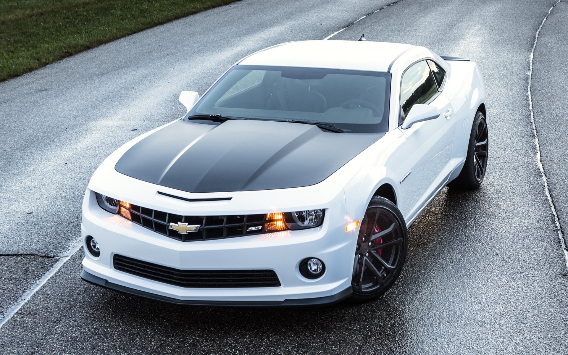 chevrolet camaro 1le chevrolet camaro white front muscle car muscle car road