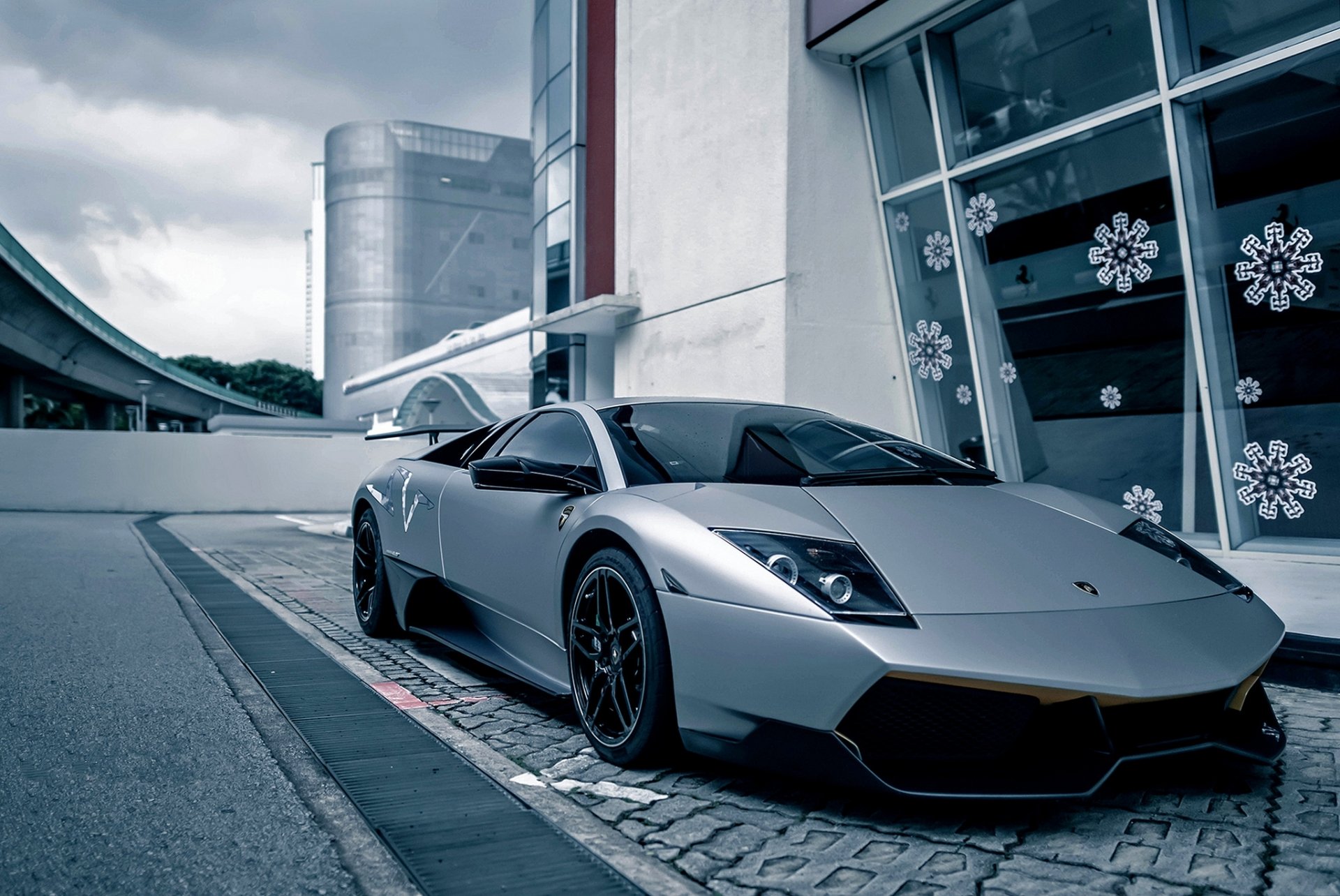 lamborghini murcielago lp670-4 sv argent lamborghini murcielago argent vue de face donner ciel nuages