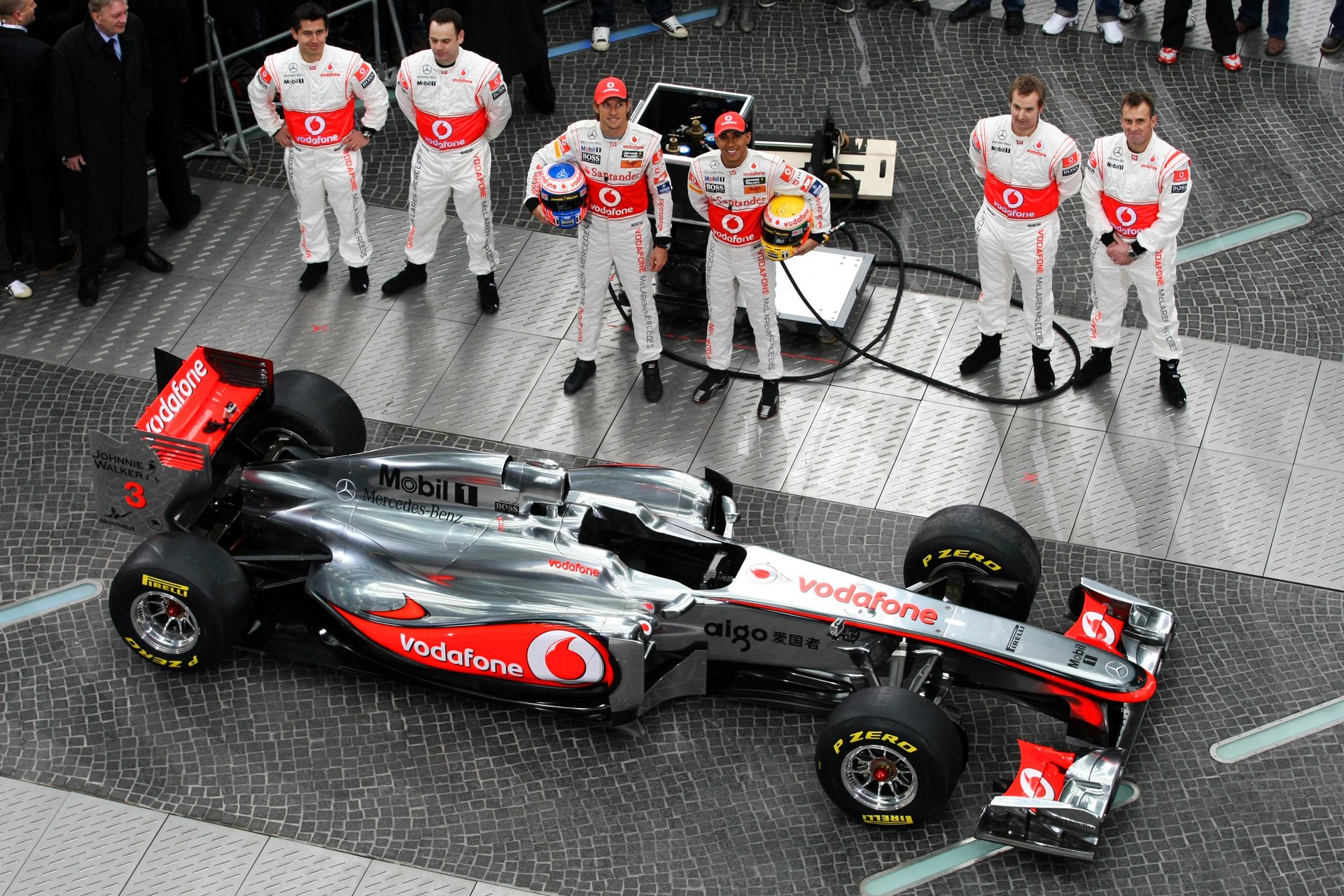 болид команда vodafone mclaren mercedes formula 1 формула 1 пилоты