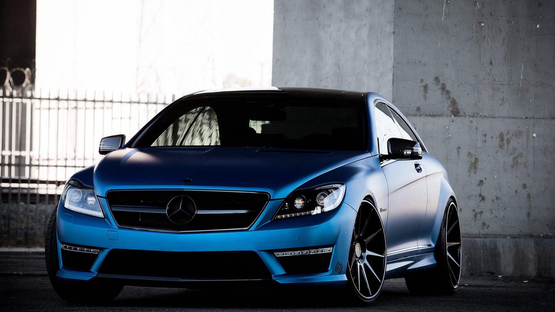 mercedes-benz auto maschinen tuning zaun parkplatz blau