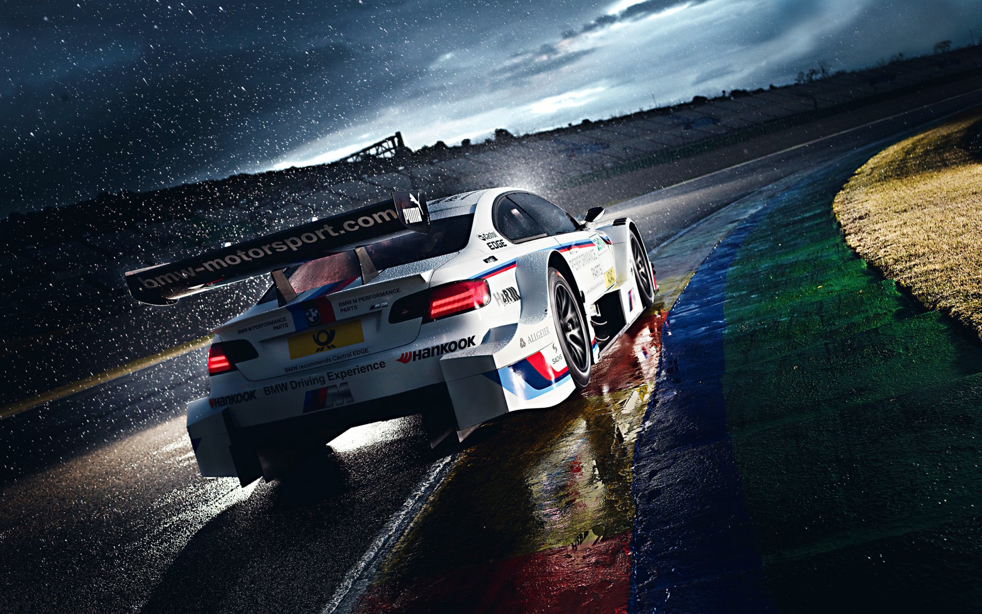 bmw m3 dtm m power concorso corsa pista bianco mattina pioggia