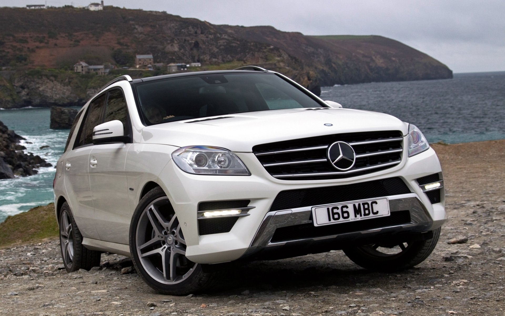 mercedes-benz ml bluetec amg pacchetto sportivo mercedes ml jeep crossover anteriore bianco