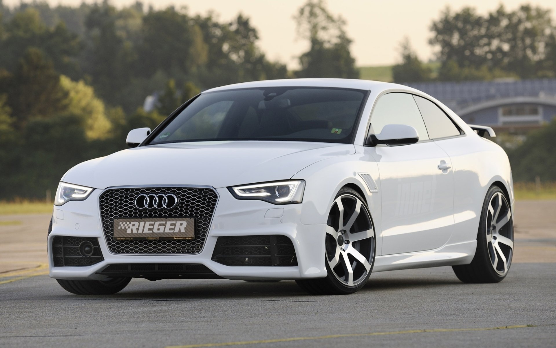 rieger audi a5 s-line coupé audi avant tuning blanc jantes fond