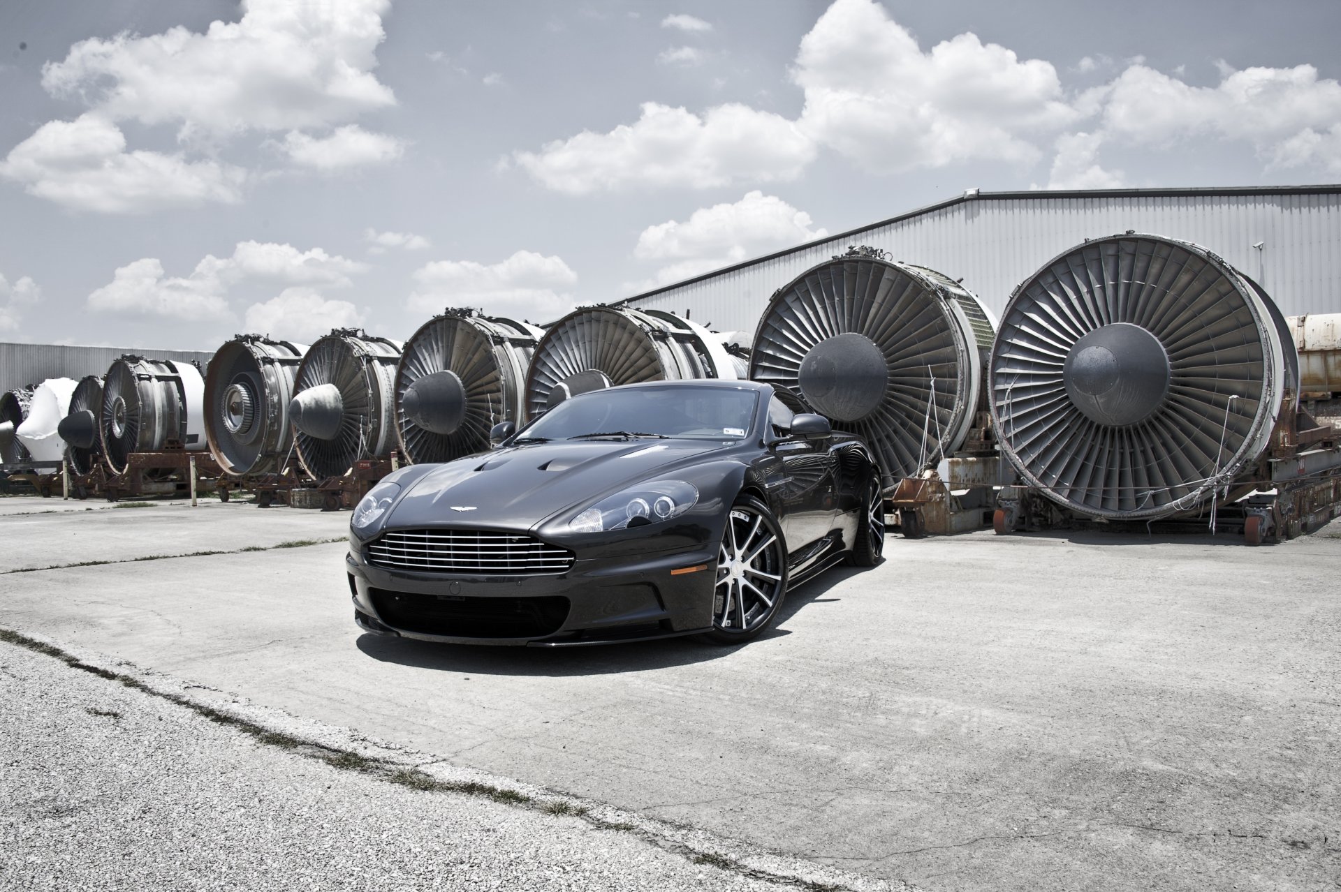 aston martin dbs grigio aston martin dbs motori aerei hangar