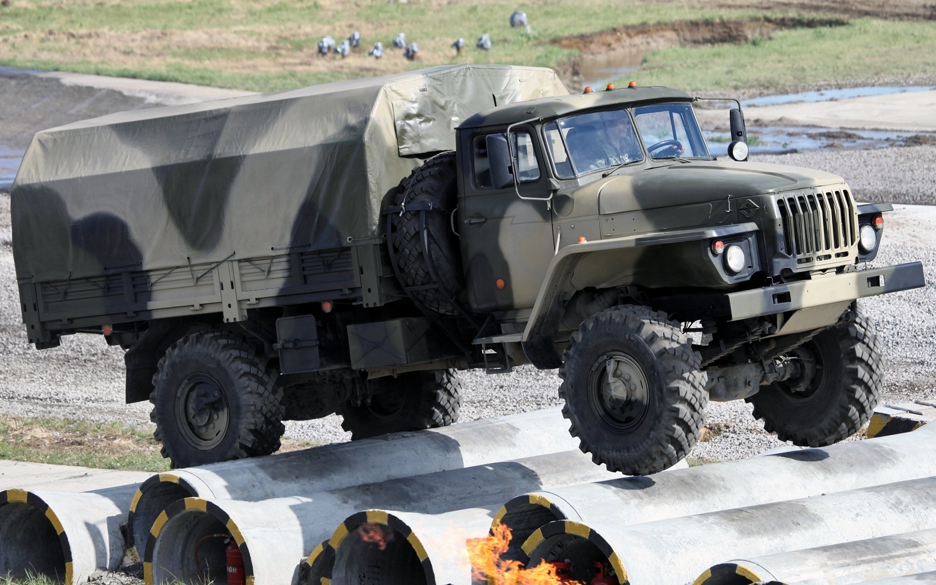 ural camión militar frente prueba fondo