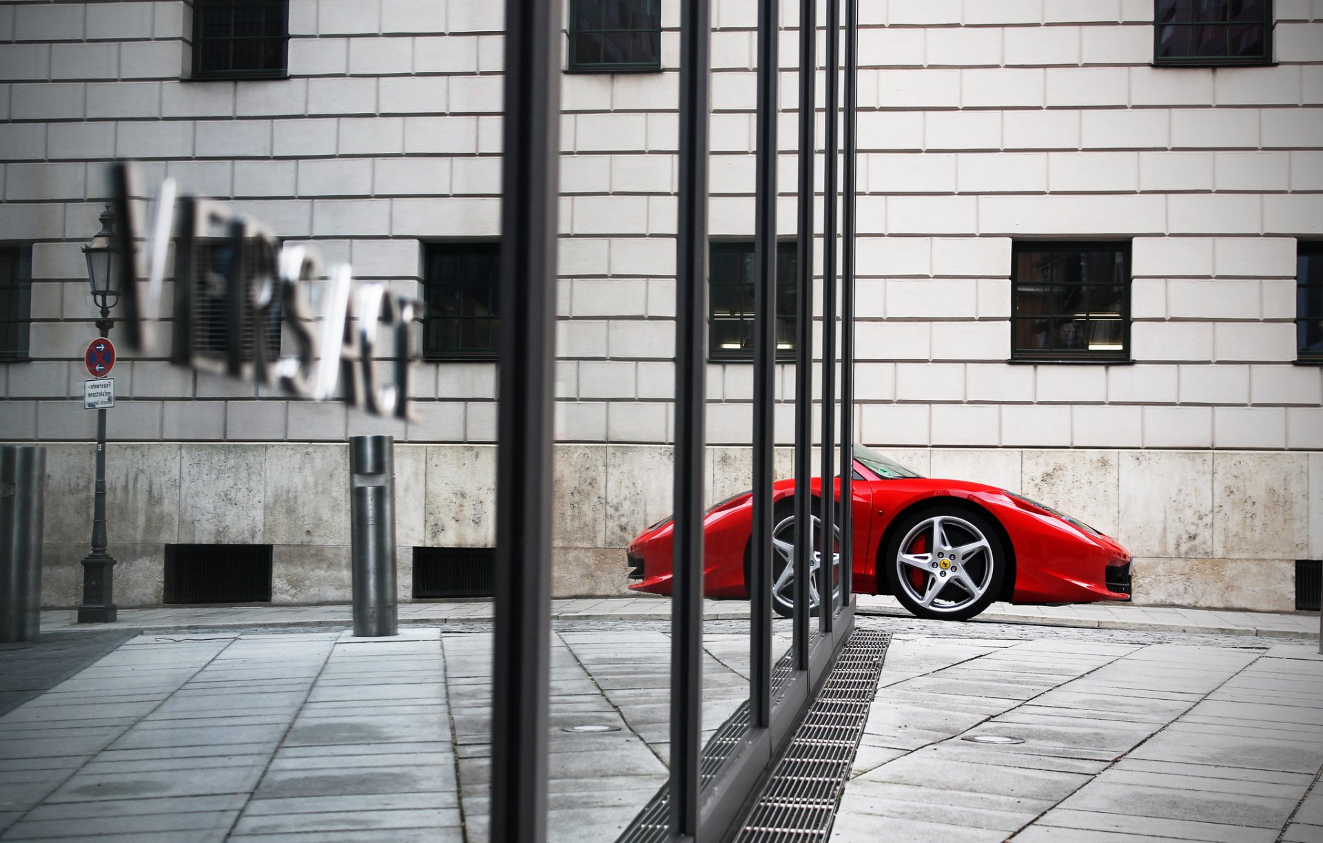 ferrari 458 italia ferrari rosso naso città casa riflessione