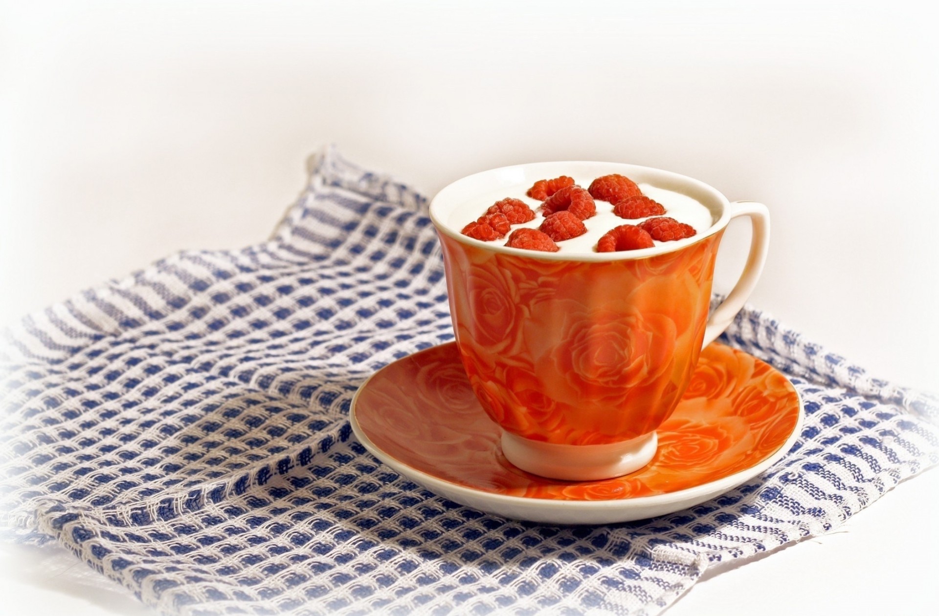 raspberry orange berries tea napkin drinking cup