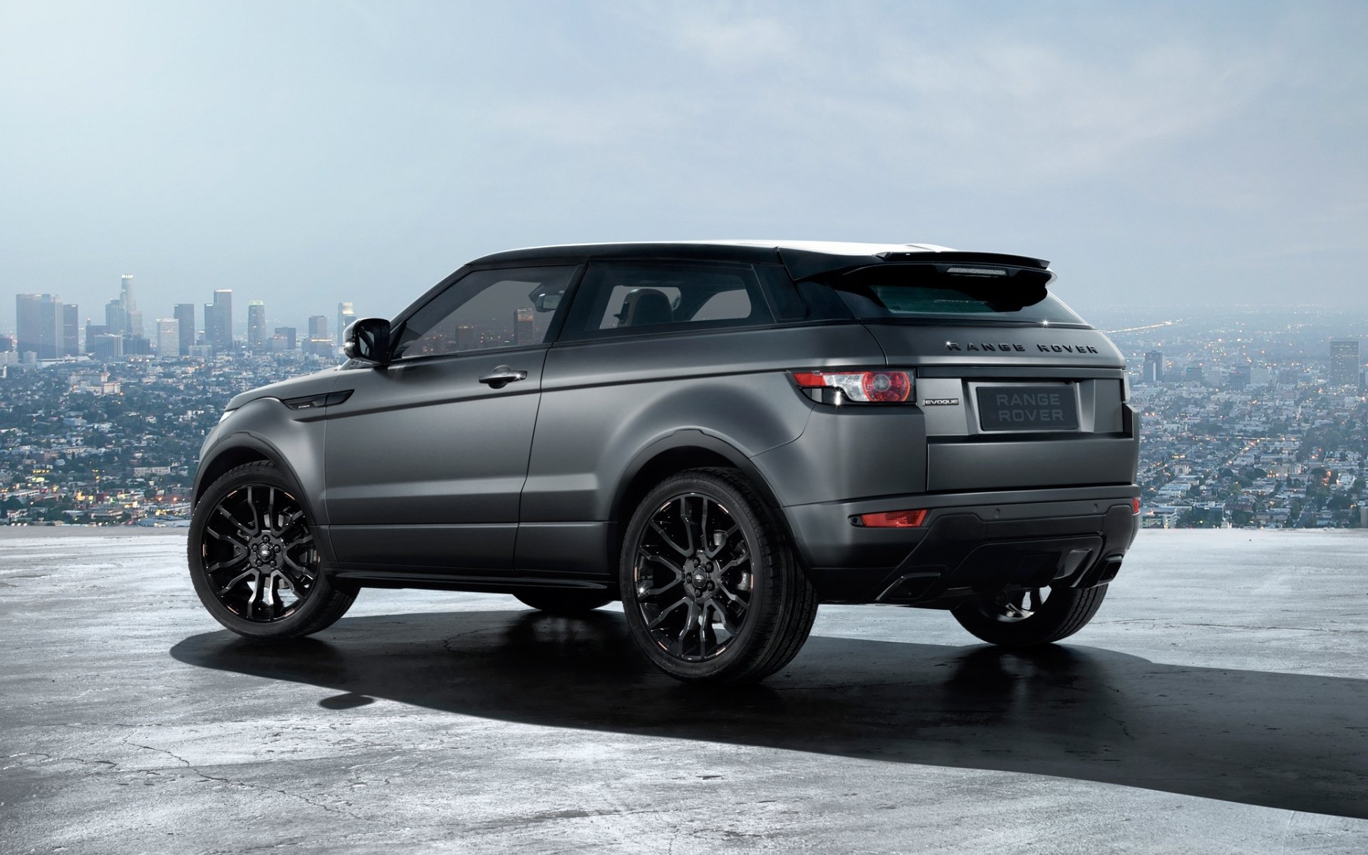 land rover range rover evoque купе виктория бекхэм лэнд ровер ренж ровер эвок виктория бекхем кроссовер спец.версия город панорама вид сзади