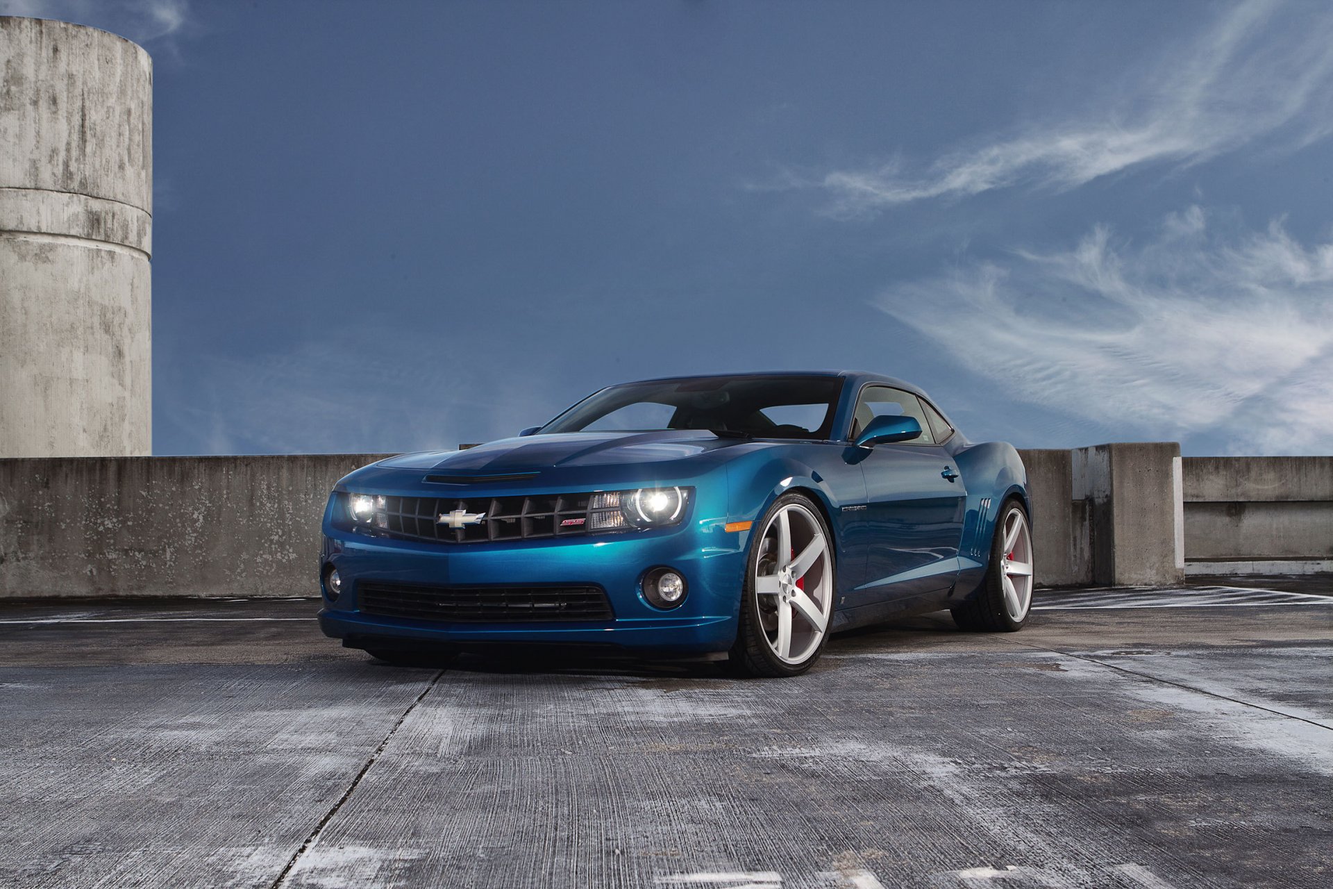 chevrolet camaro ss blau chevrolet camaro parkplatz himmel wolken