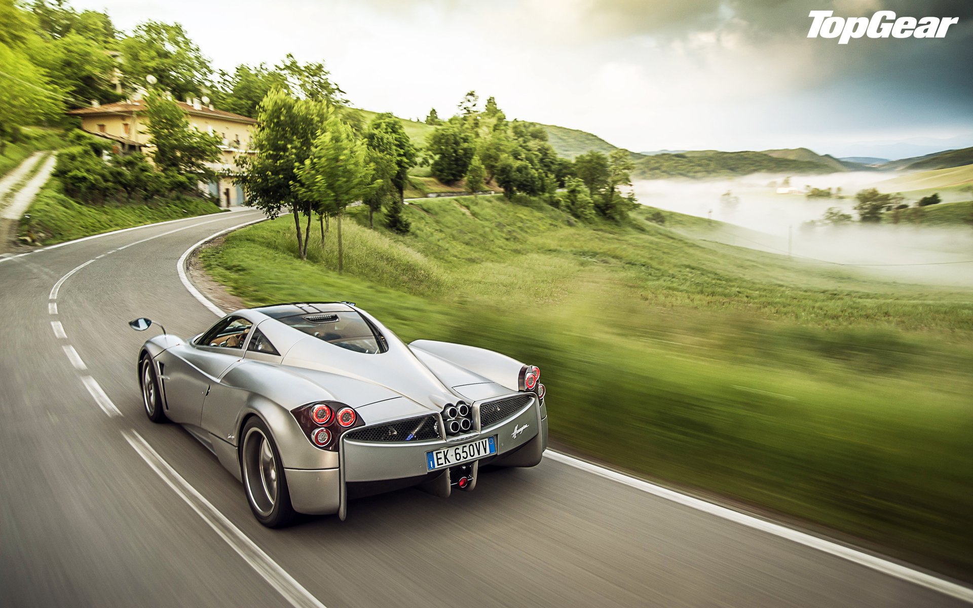 top gear top gear vitesse supérieure meilleure émission de télévision pagani huayra pagani huayra supercar vue arrière route arbres maison fond