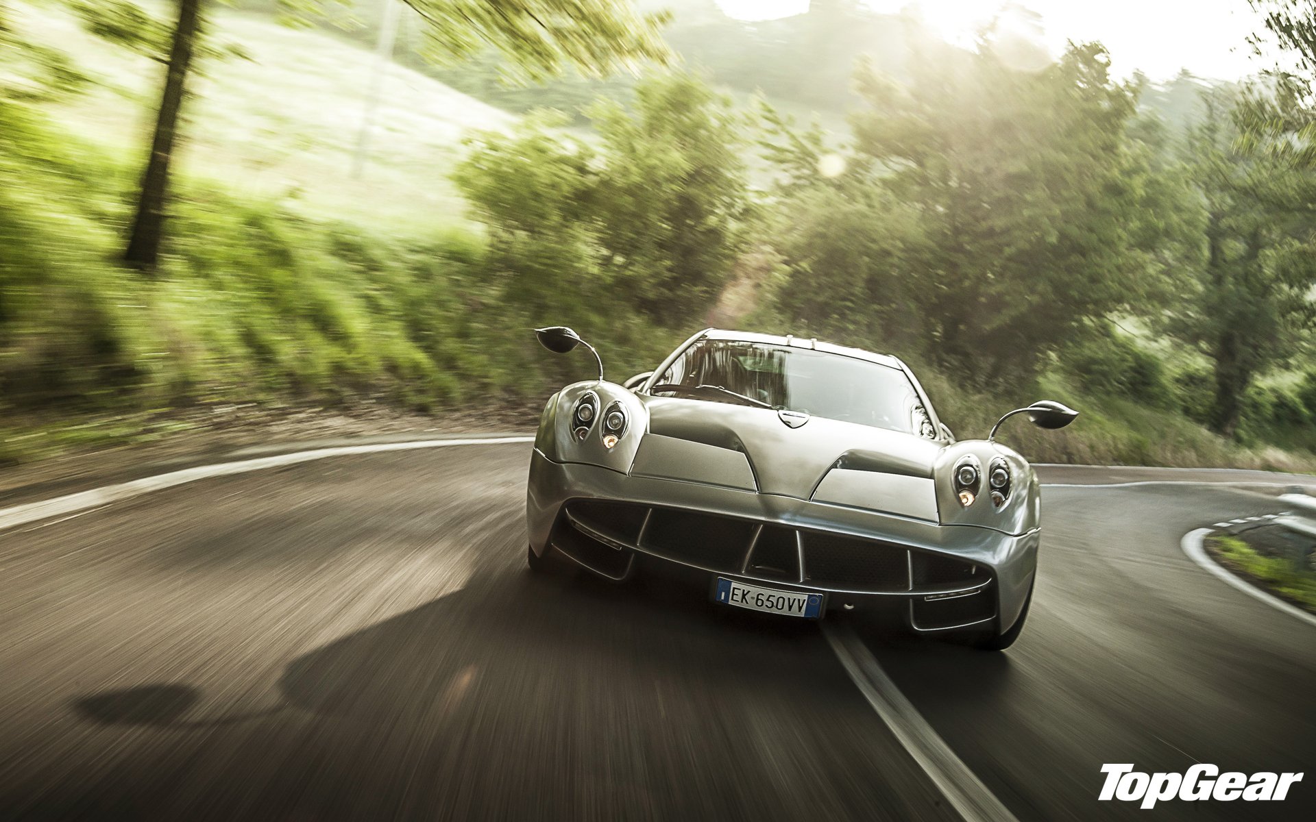 top gear top gear engranaje superior mejor programa de televisión pagani huayra pagani waira superdeportivo frente carretera árboles