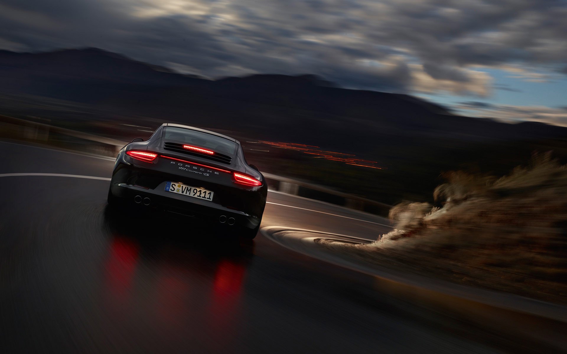 porsche carrera 4 night speed reflection light