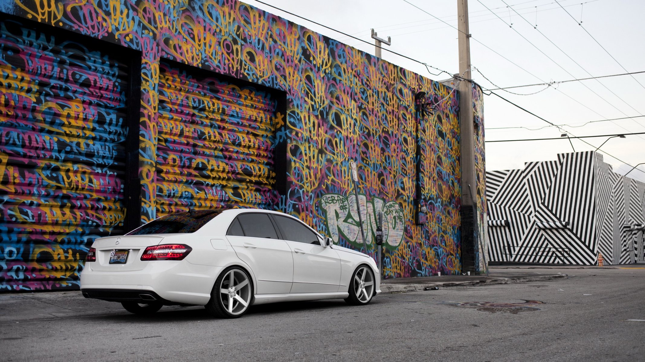 mercedes classe e tuning blanc graffiti