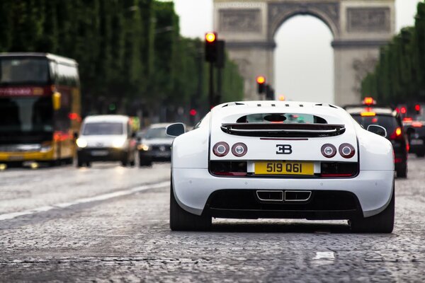 Bugatti auf den Straßen Frankreichs Rückansicht