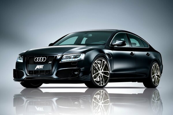 Audi A5 negro con cristales verdes