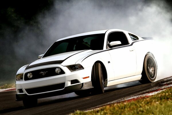 Ford Mustang goes into drift