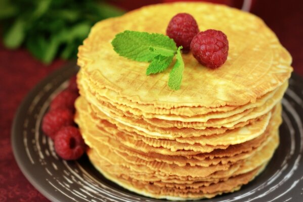 Pile de gaufres aux framboises