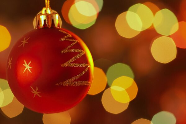 Boule rouge avec l image d un arbre de Noël