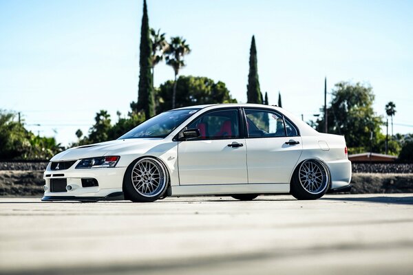 Blanc sport tuning voiture Mitsubishi lancer