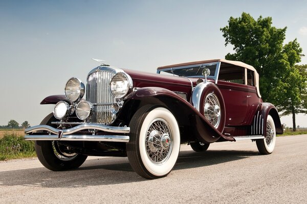 Piękny samochód rollstona z 1931 roku Duesenberg