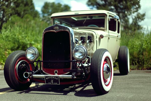 Ford oldcar classic in the parking lot