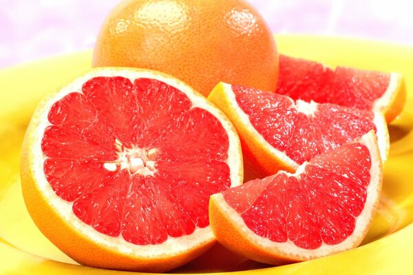 Rote Grapefruit ist entsteint