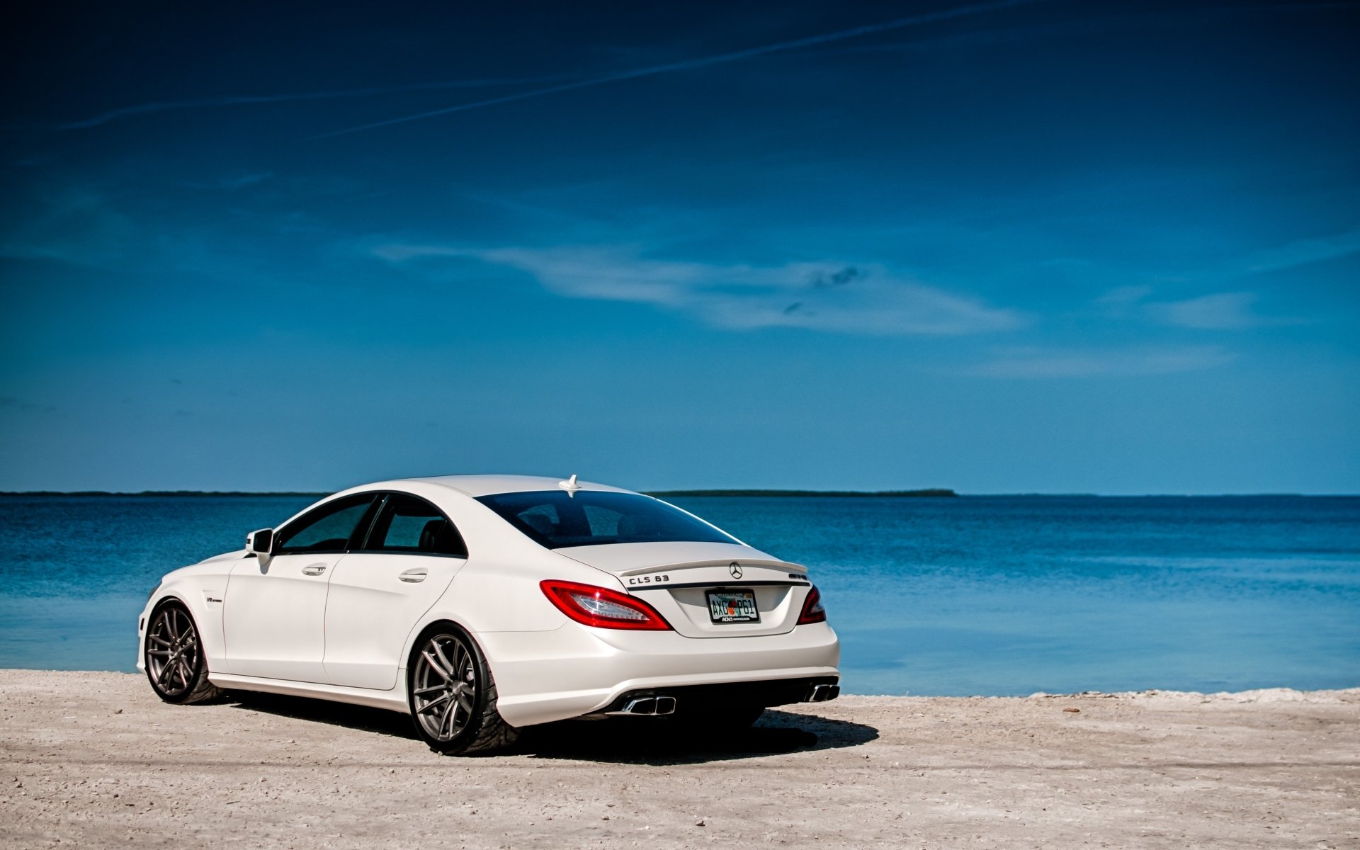 mercedes-benz cls63 amg mercedes cls63 amg blanco vista trasera costa agua cielo