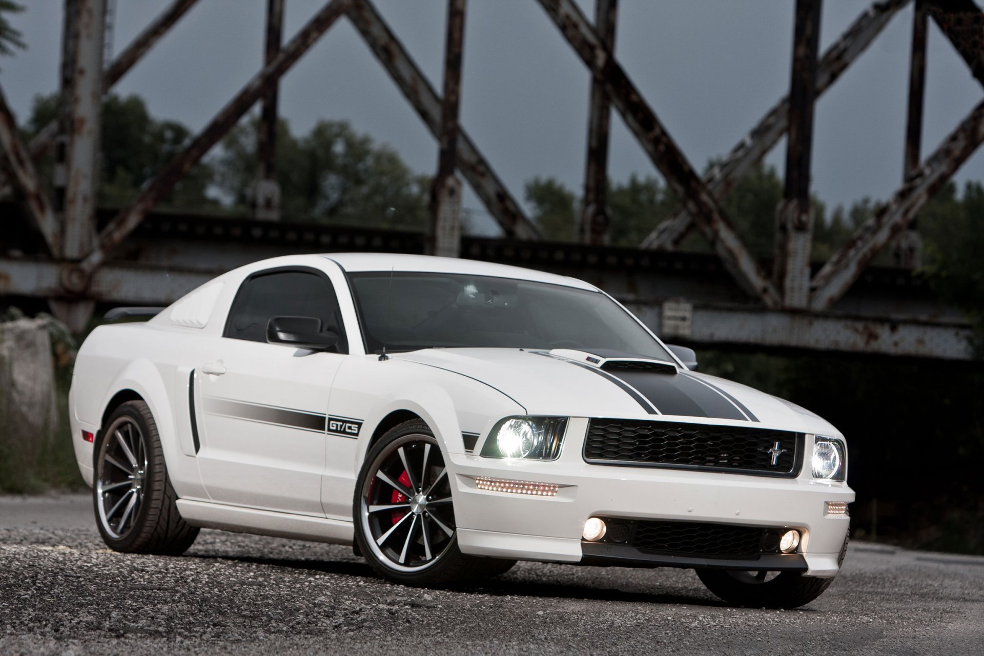 ford mustang gt / cs blanc muscle car essieu