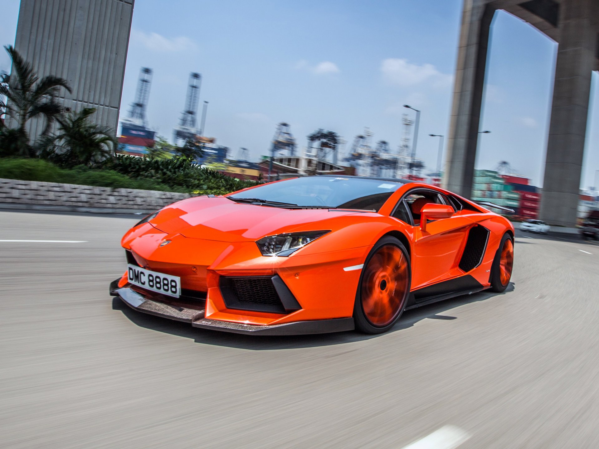 lamborghini aventador lp900-4 molto veloce lamborghini aventador tuning traffico strada