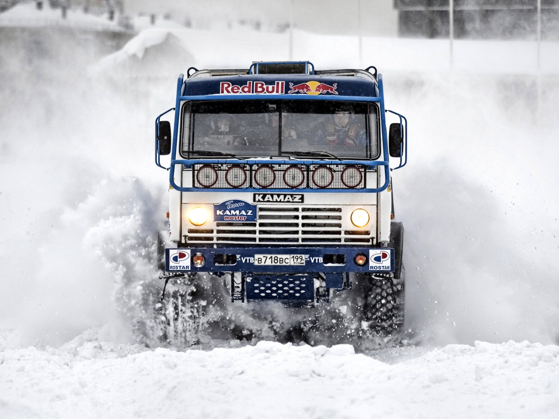 kamaz maître kamaz paris dakar russie chagin hiver neige red bull