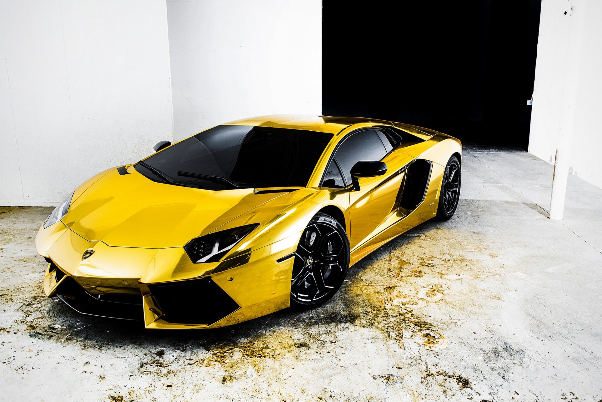 lamborghini aventador gold autos auto tuning sportwagen reflexionen