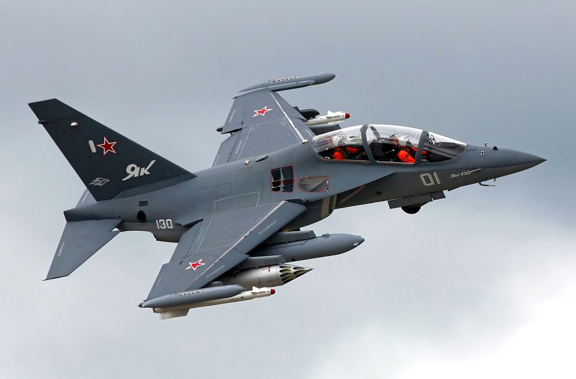 yak-130 curva aereo piloti