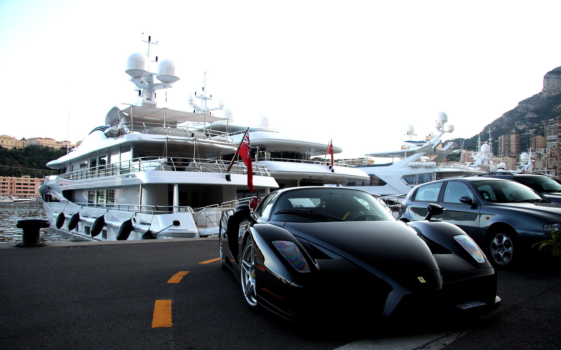 ferrari enzo nero parcheggio yacht montagne città