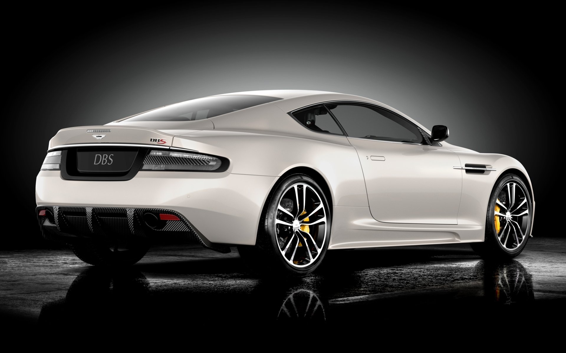 aston martin dbs ostateczny aston martin dbs supersamochód widok z tyłu biały spec.wersja odbicie zmierzch