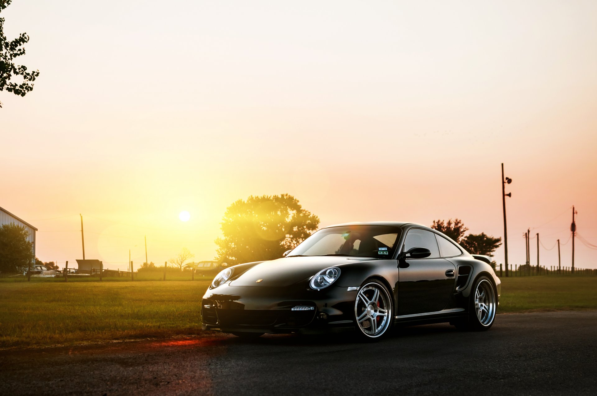 porsche 911 turbo noir avant porsche soleil éblouissement