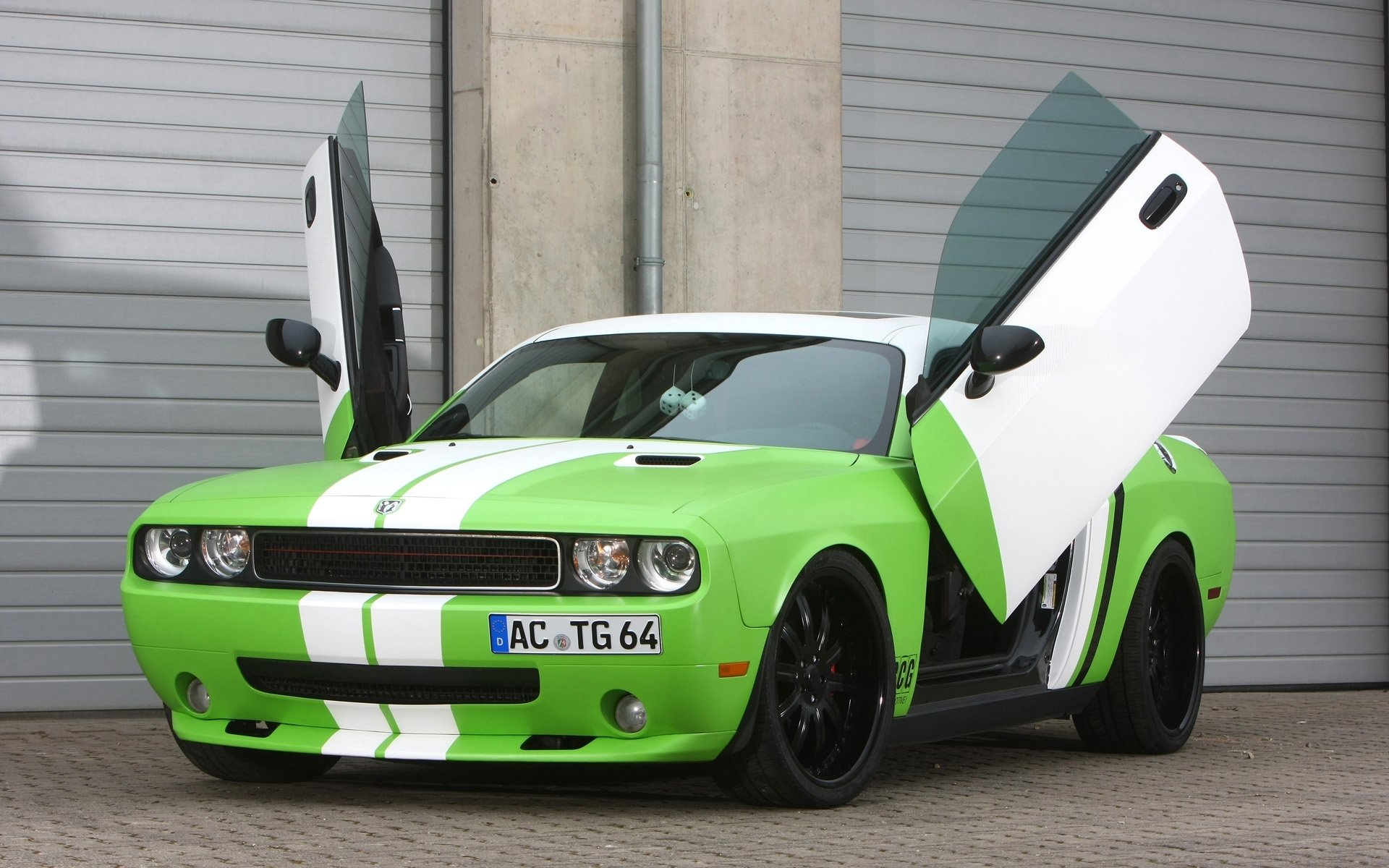 ccg automotive esquiver vêtu challenger srt-8 dodge challenger vue arrière tuning muscle car muscle car porte