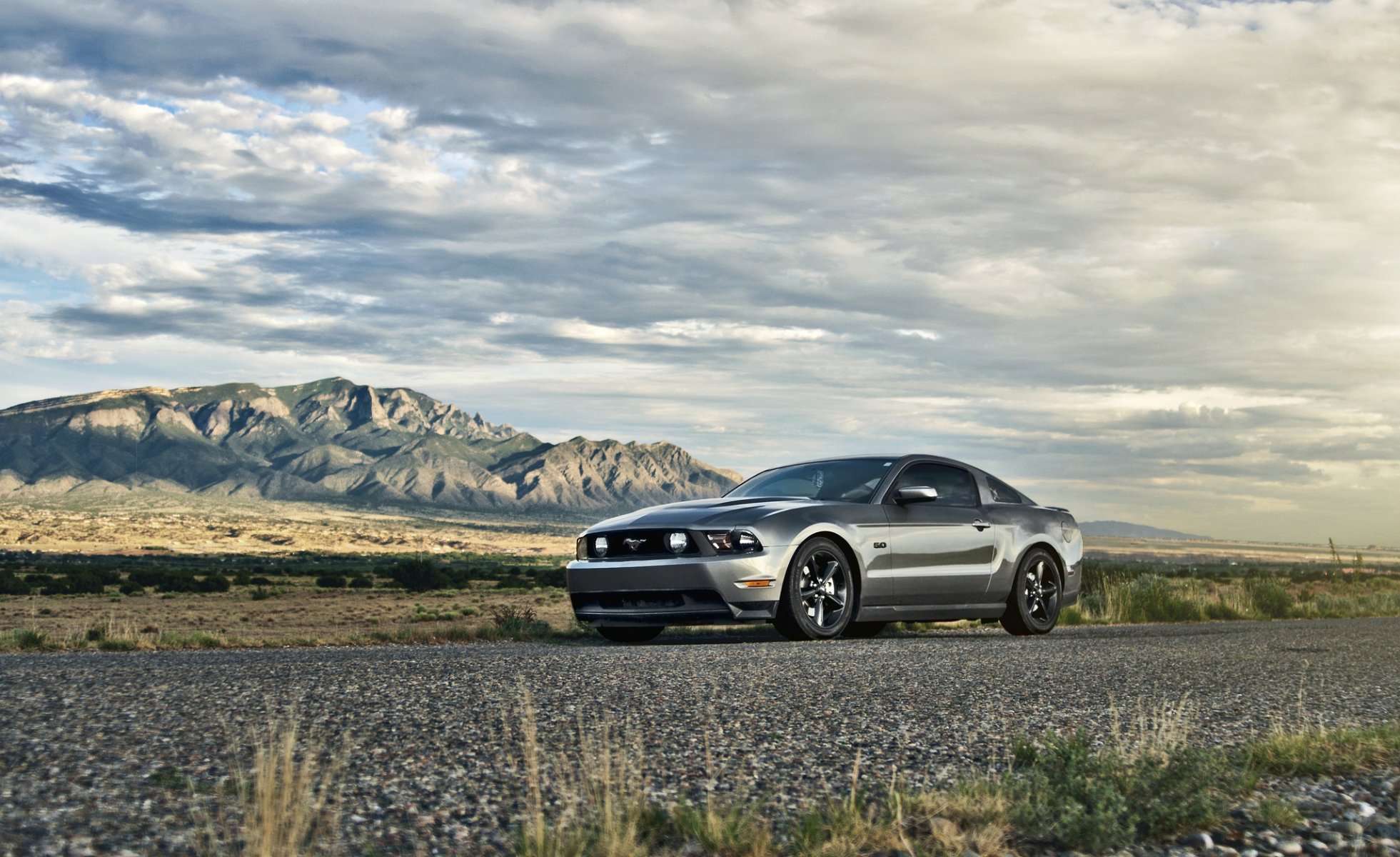 ford mustang 5.0 gt argent muscle car avant argent muscle car montagnes ciel