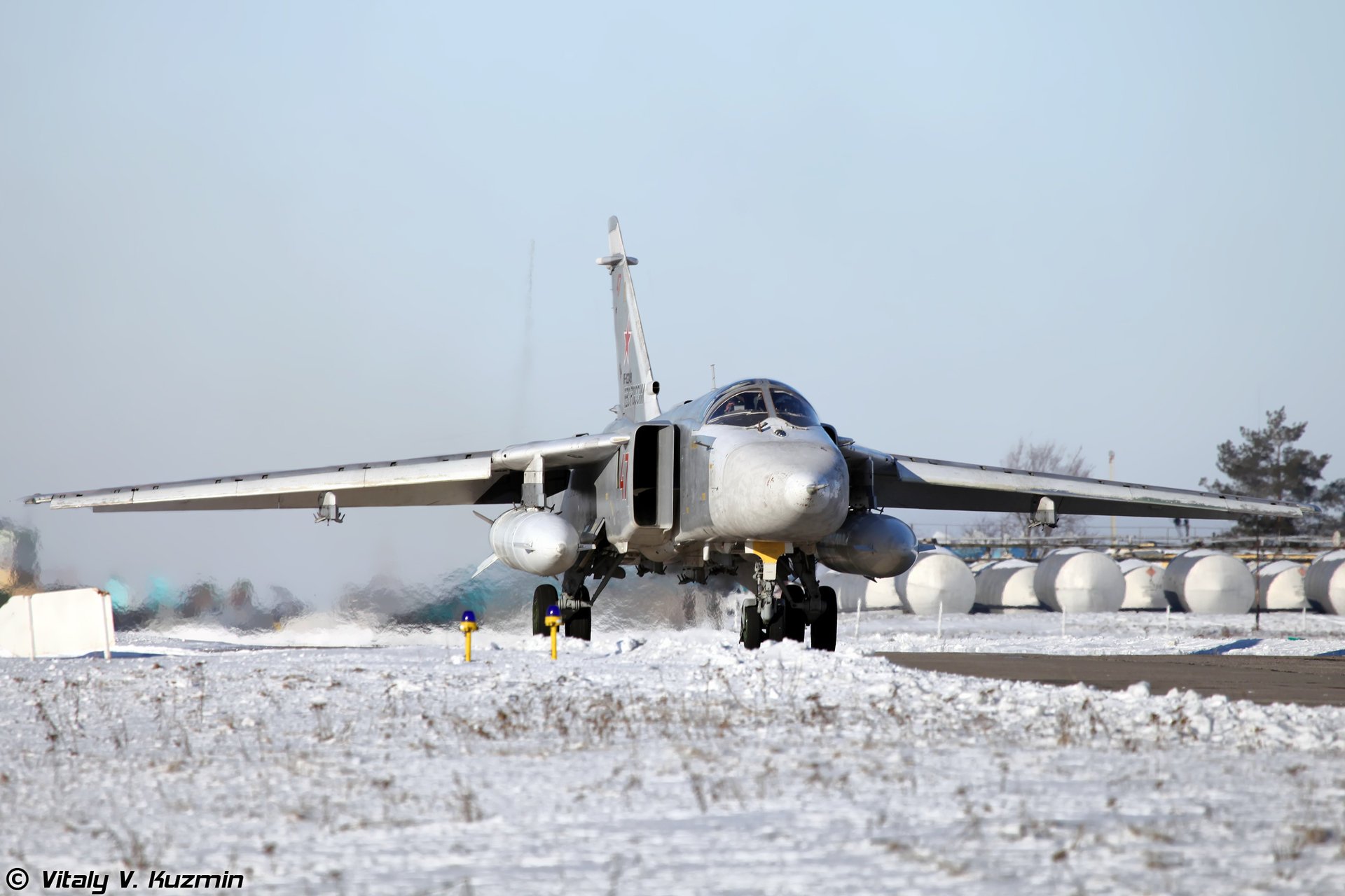 su-24 bombardiere in prima linea sukhoi design bureau