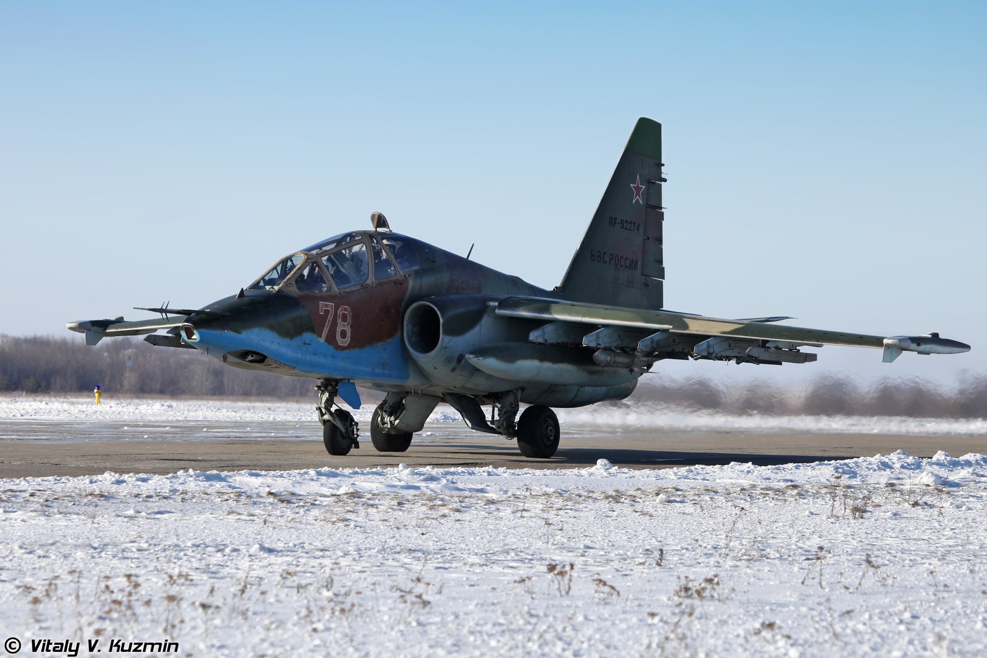 fuerza aérea de rusia su-25 avión de ataque torre