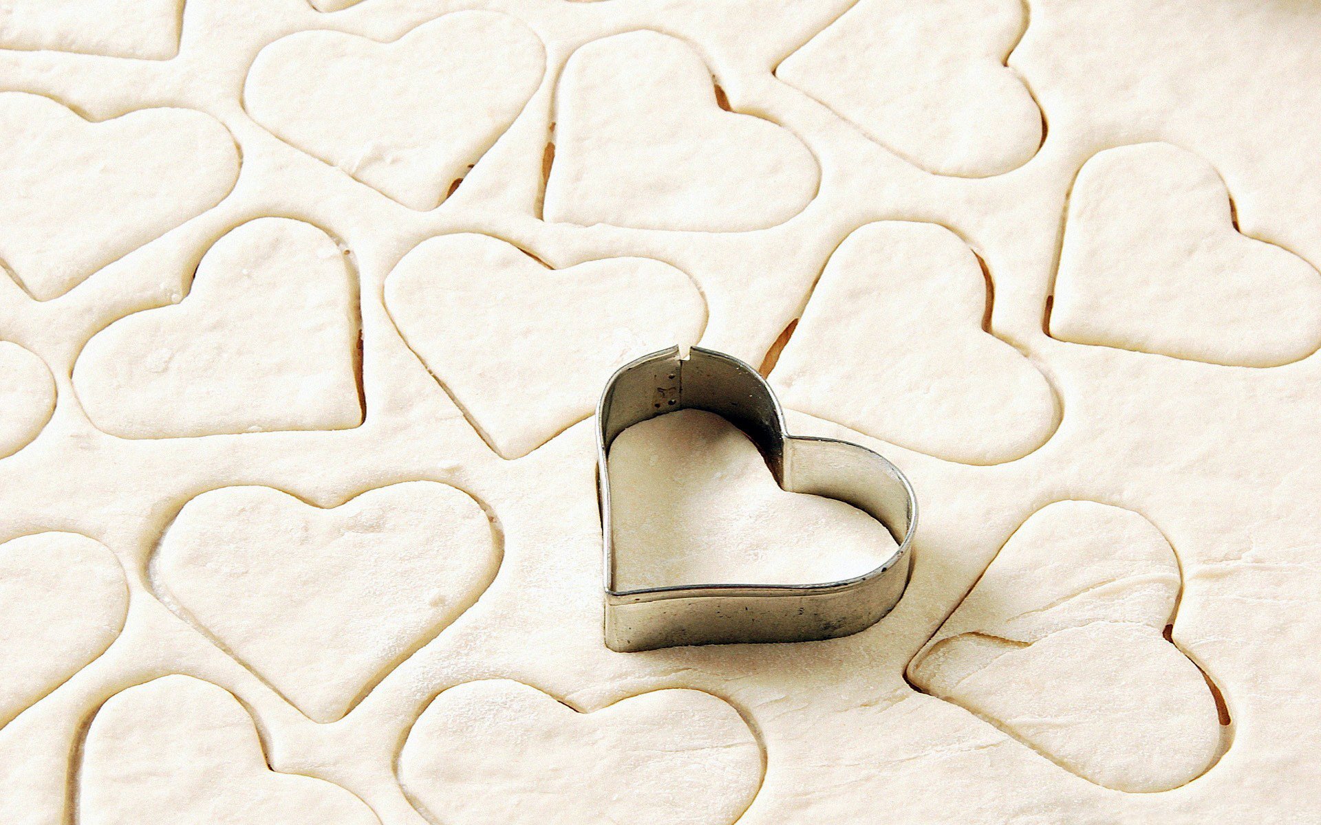 the dough flour cookies form heart