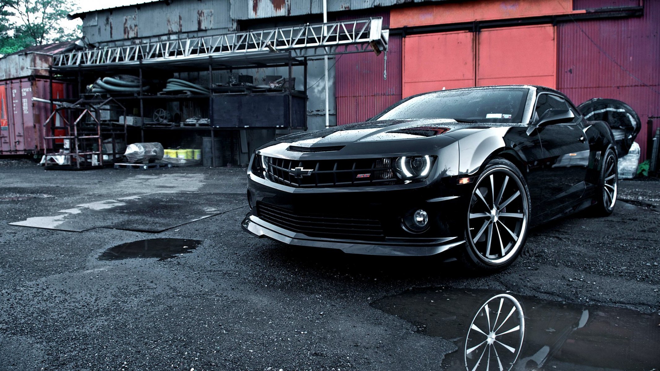 tapeta samochodowa czarny tuning chevrolet camaro vossen tapeta samochodowa chevrolet camaro piękny samochód kałuże