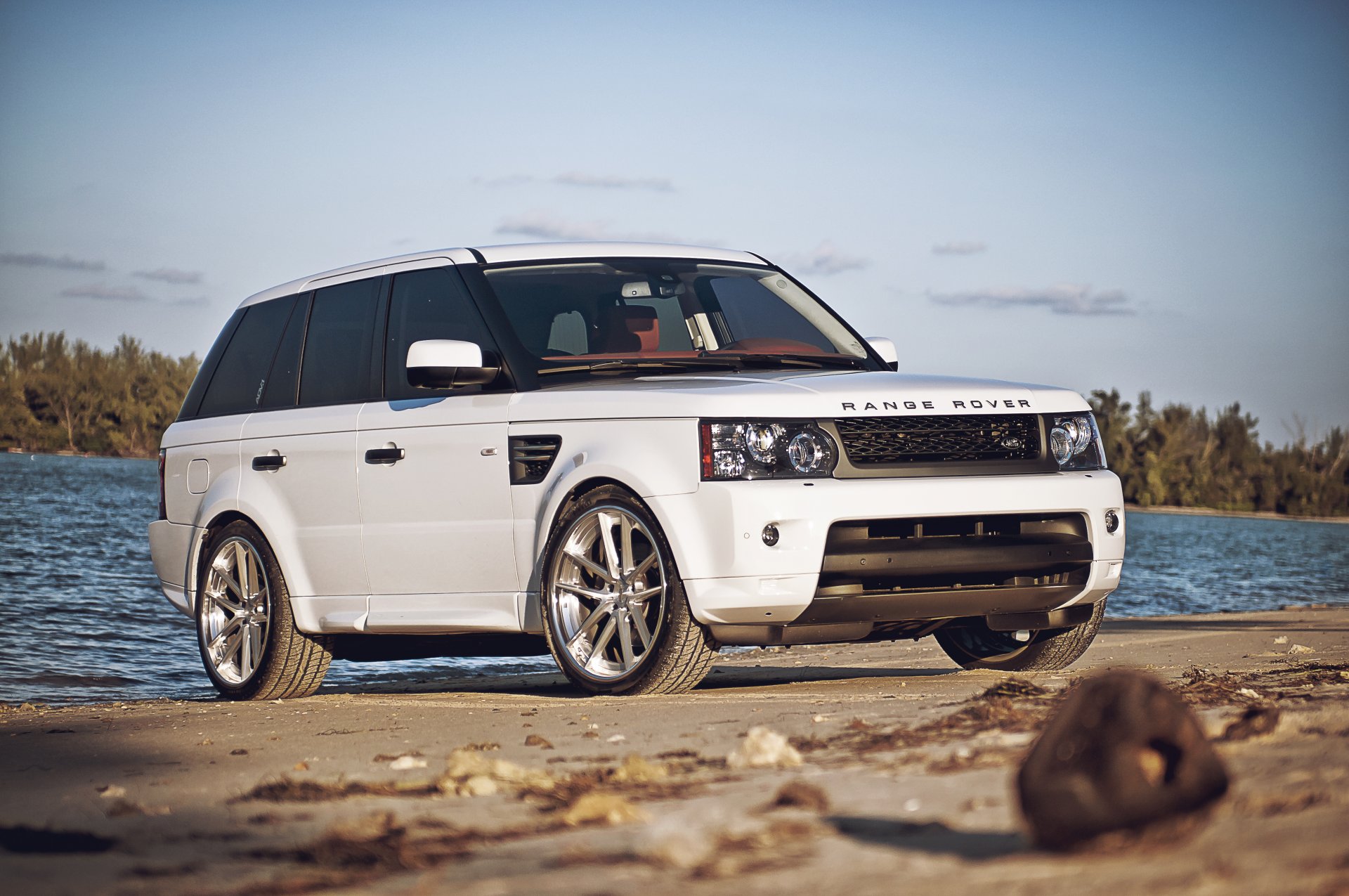 land rover range rover deporte blanco land rover río árboles sol resplandor range rover muelle