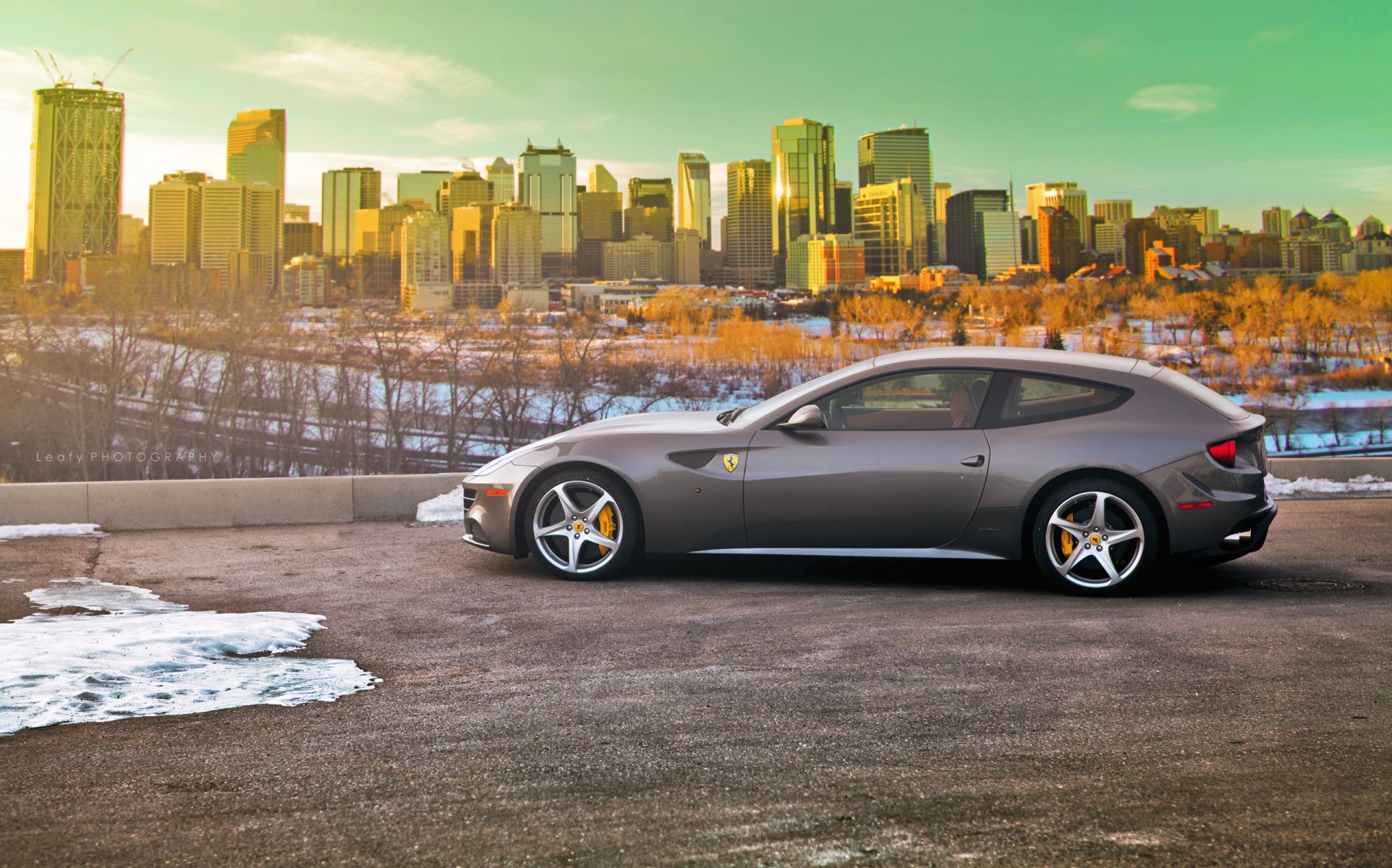 ferrari i dalej ferrari four ferrari miasto śnieg światło parking droga