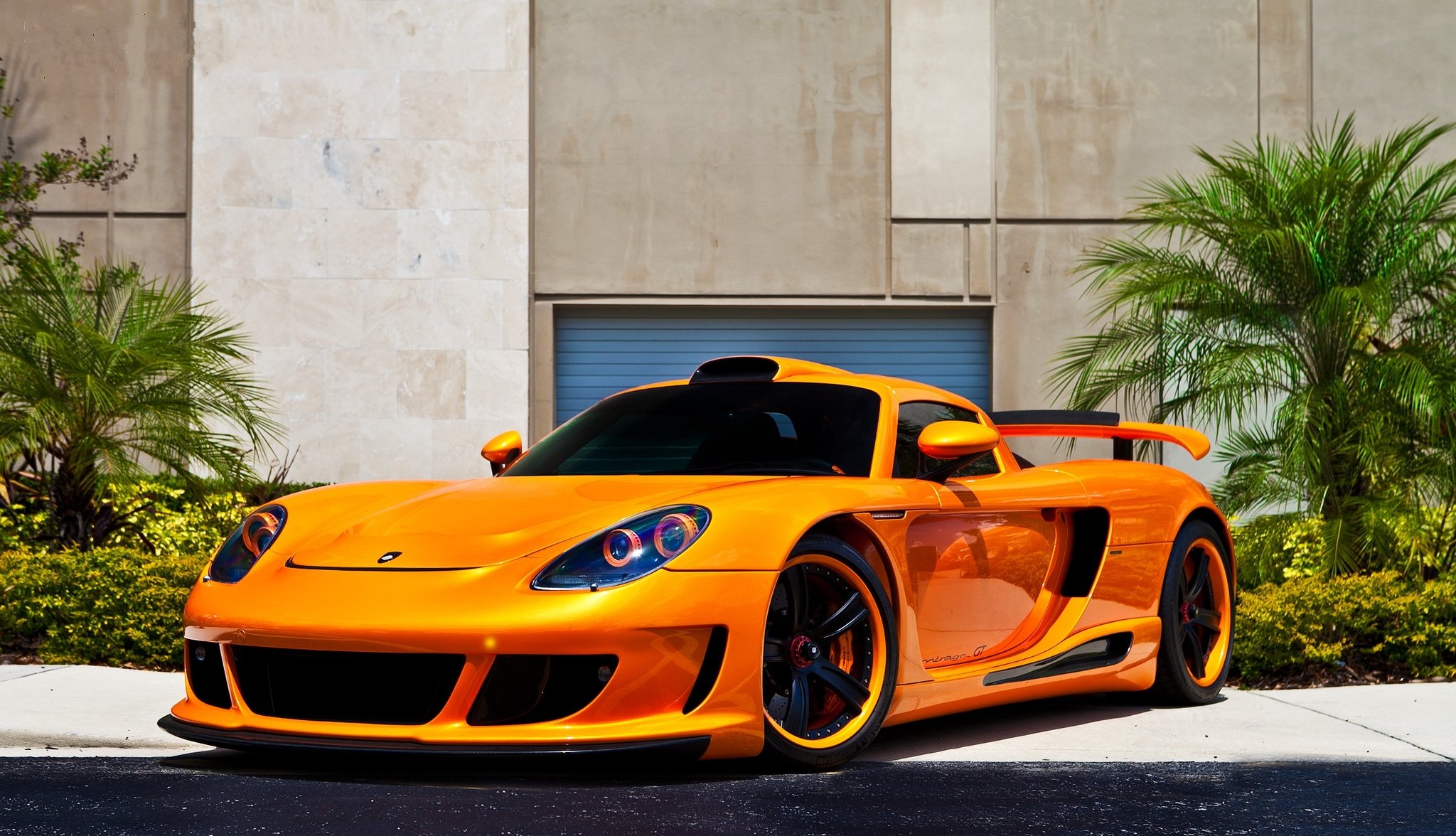 porsche carrera gt naranja porsche carrera gt vista frontal llantas pared flores