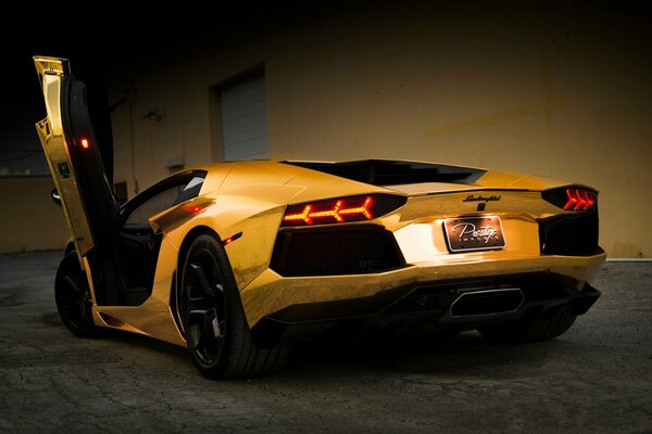 Night Golden Lamborghini Avendator LP700-4