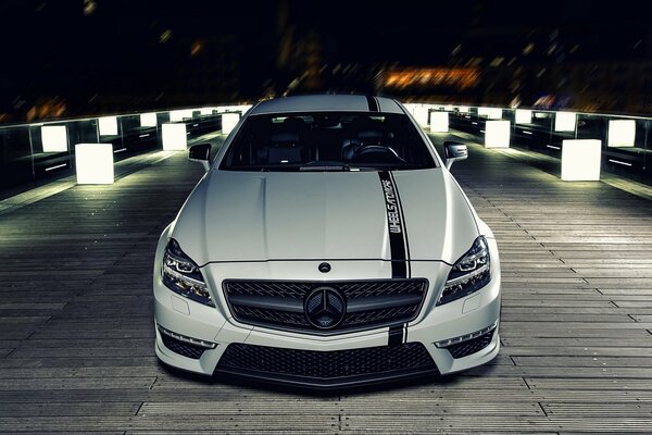 Tuning mercedes benz cls late at night