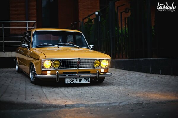 Coche clásico Lada Zhiguli