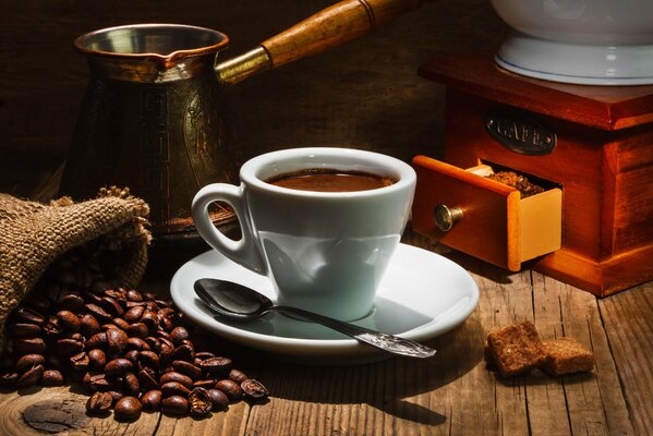 Refined coffee spoon, ground grains in a cup