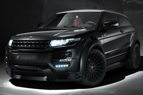 Land Rover Hamann sintonizzato in nero su sfondo scuro