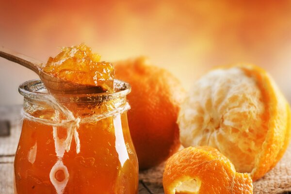 Tangerine jam and tangerines with skins